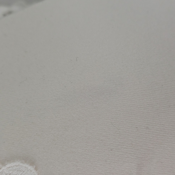 Victoria's Secret perfect shape cream with lace underwire bra Size 32DD - Picture 2 of 13